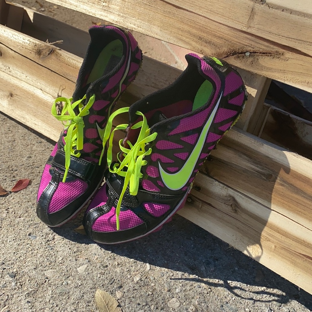 Track shoes for sprinting
